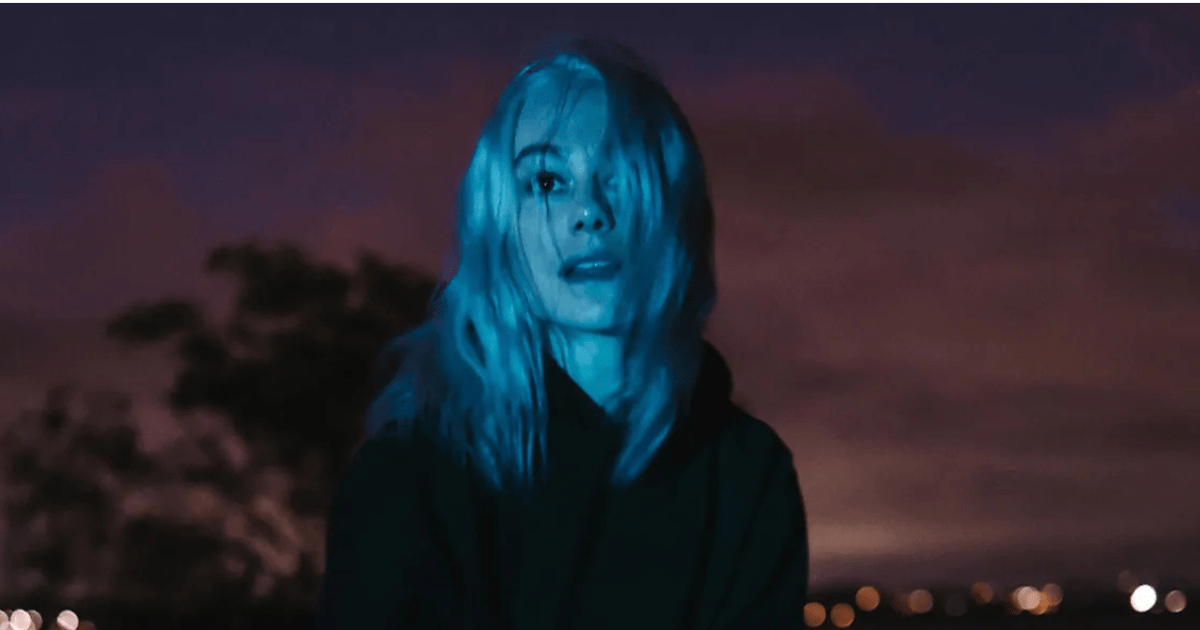 Phoebe Bridgers lança a música “On Video” para a trilha do filme Primetime, no qual faz sua estreia como atriz