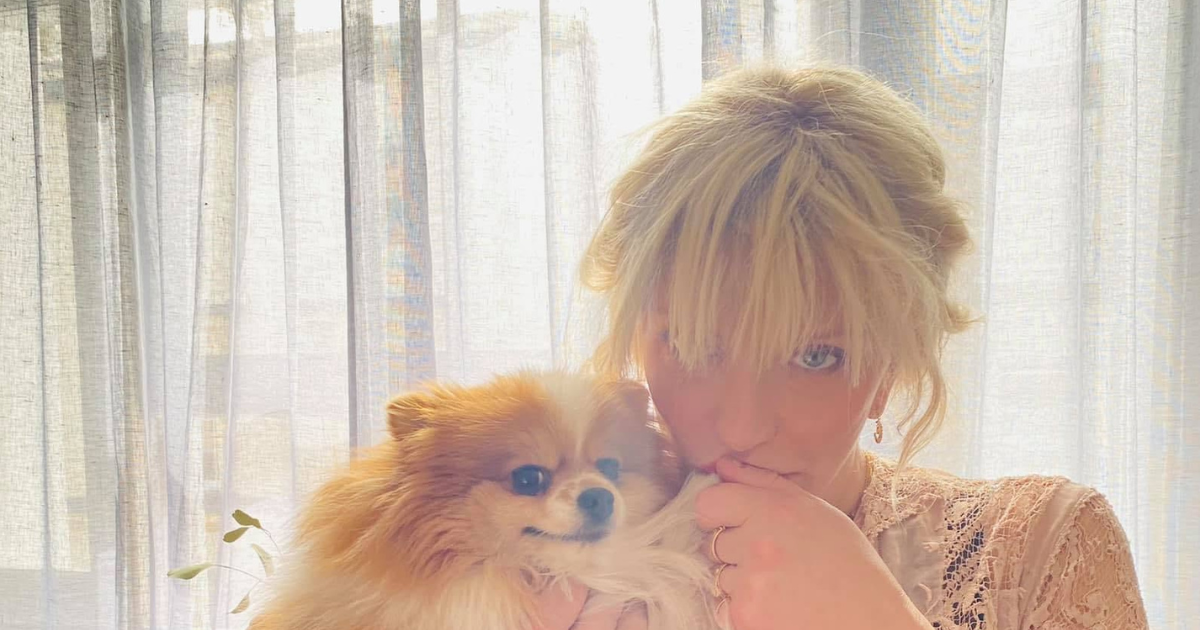 Courtney Love revela que esteve à beira da morte e que novo álbum está quase pronto